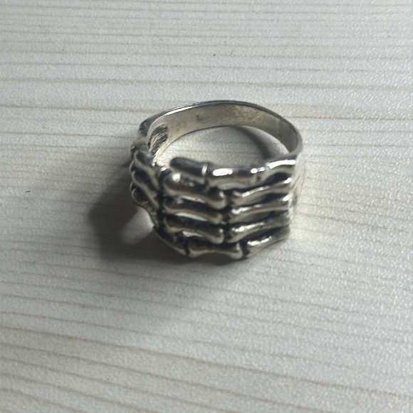 SKELETON HAND RING - Picture 2 of 5